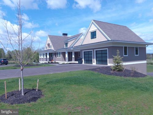 373 W Crestview Ave, BOALSBURG, PA, 16827-1369 | Card Image