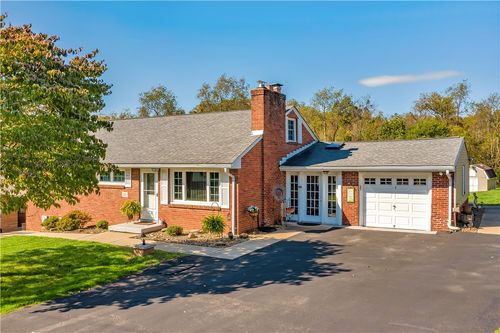 560 Simpson Howell Rd, Elizabeth, PA, 15037-2818 | Card Image