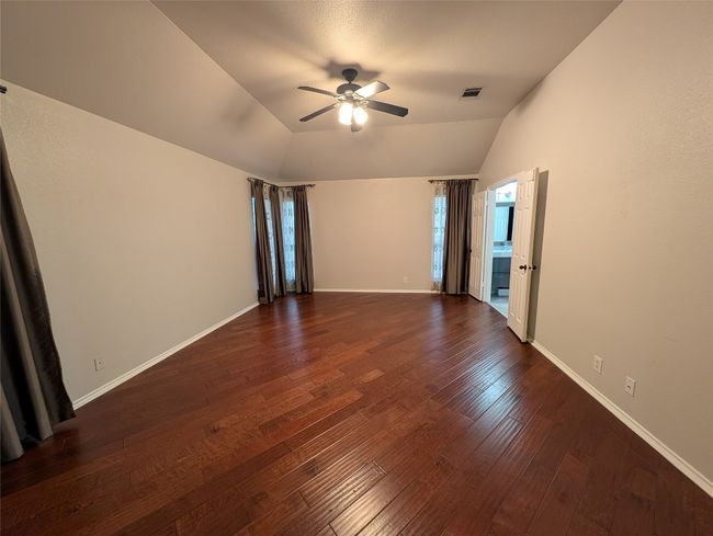 Large master bedroom | Image 9