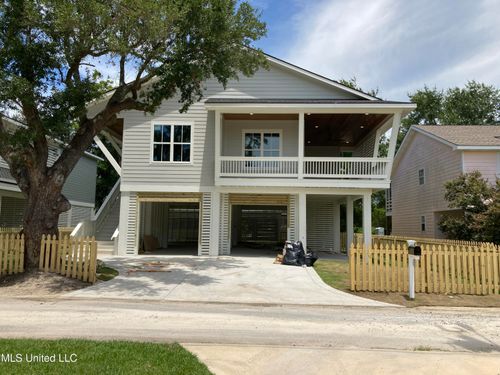 218 Demetz Ave, Pass Christian, MS, 39571-4404 | Card Image