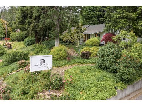 866 Highway 141, White Salmon, WA, 98672-8133 | Card Image