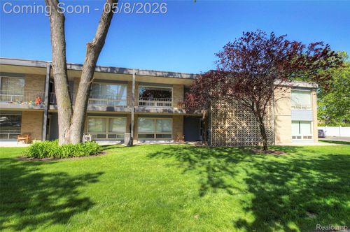 12-15075 Hubbard St, Livonia, MI, 48154-3580 | Card Image