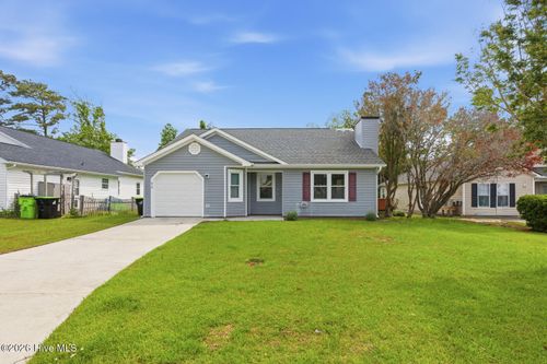 818 S Dogwood Ln, Swansboro, NC, 28584-8719 | Card Image