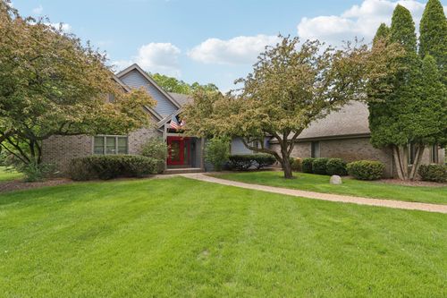 3134961 Chapel Ridge Rd, Hartland, WI, 53029-8525 | Card Image
