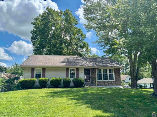1813 Thornton St, Leavenworth, KS, 66048-4069 | Card Image