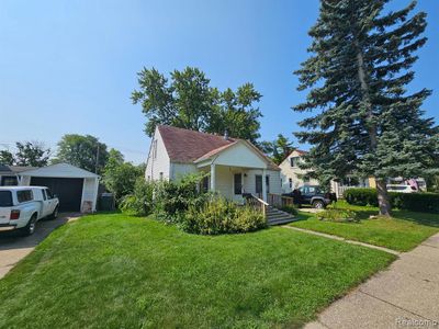 814 E Evelyn Avenue, Home with 3 bedrooms, 1 bathrooms and null parking in Hazel Park MI | Image 1