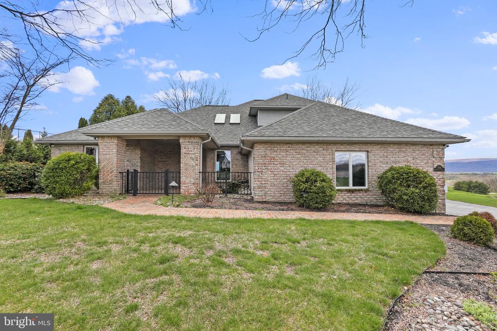 Majestic Dr, Chambersburg, PA 17202