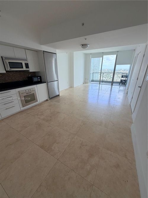 3909-92 Sw 3rd St, Miami, FL, 33130-3377 | Card Image