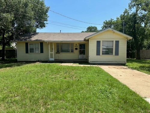 6832 Craig St, Fort Worth, TX, 76112-7104 | Card Image