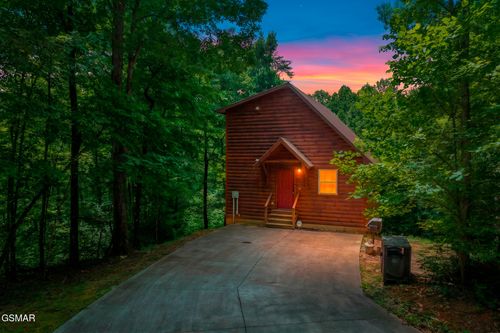 3884 Locust Ridge Rd, Sevierville, TN, 37876-6742 | Card Image