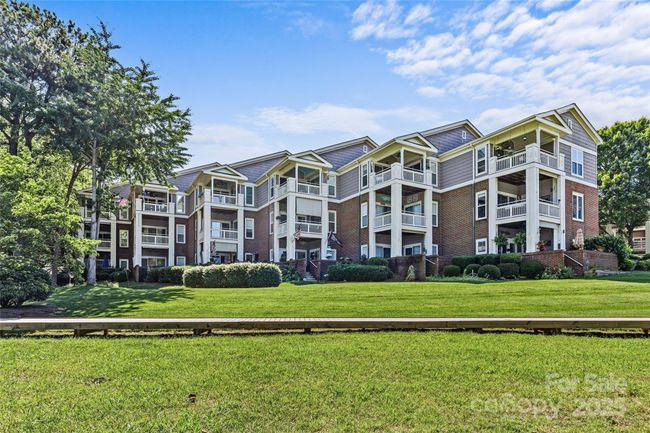 7845 is on the 2nd floor and is in the 5th row from the lake. | Image 27