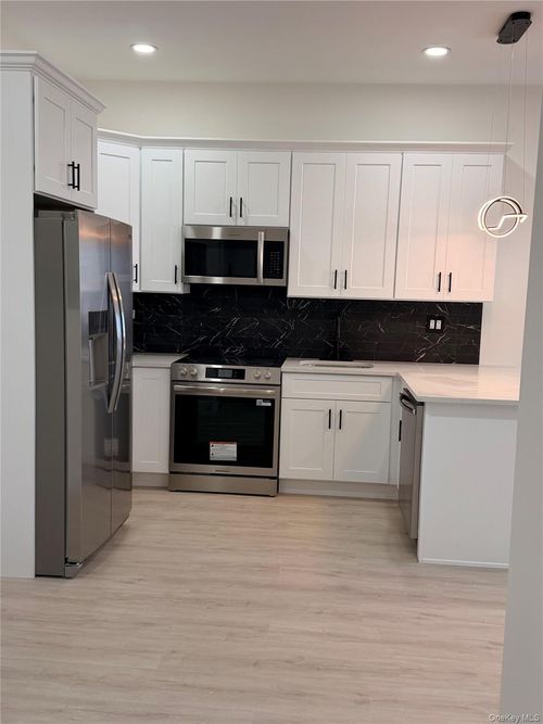 202-3255 Lawson Blvd, Oceanside, NY, 11572-3707 | Card Image