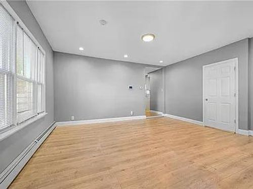 218 Princeton St, Hempstead, NY, 11550-2725 | Card Image