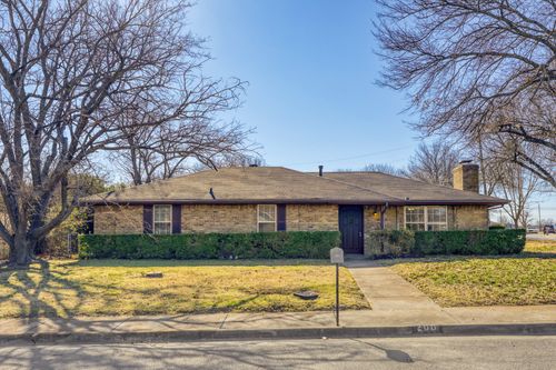 200 Connie Dr, Desoto, TX, 75115-6216 | Card Image