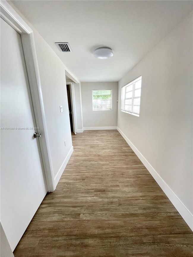 800 Nw 3 Rd Ter, House other with 2 bedrooms, 1 bathrooms and null parking in Hallandale Beach FL | Image 10