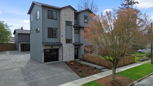 2723 Ne 87th St, Seattle, WA, 98115-3455 | Card Image