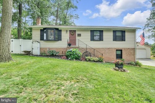 2333 Sunset Cir, GLENVILLE, PA, 17329-9132 | Card Image