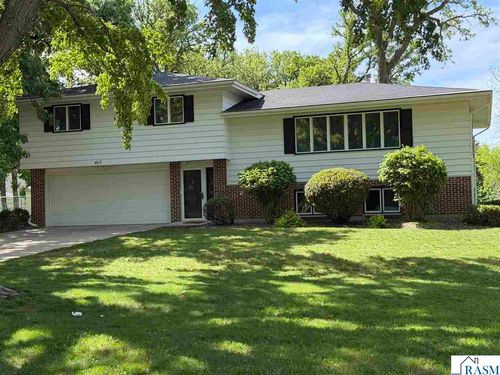 1609 Gateway Dr, Albert Lea, MN, 56007-1317 | Card Image