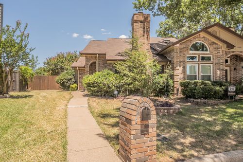 6402 Valleybrooke Ct, Arlington, TX, 76001-8300 | Card Image
