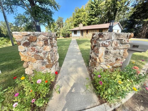 1321 Lakeview Dr, Brownstown, IN, 47220-1607 | Card Image