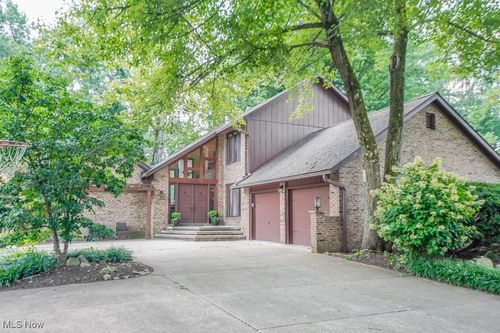 2664 Pine Lake Trl, Uniontown, OH, 44685-8304 | Card Image
