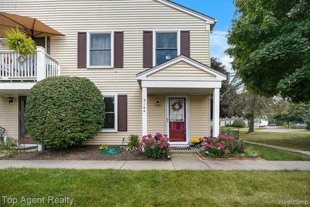 Beechtree Ct, Lake Orion, MI 48360 #1