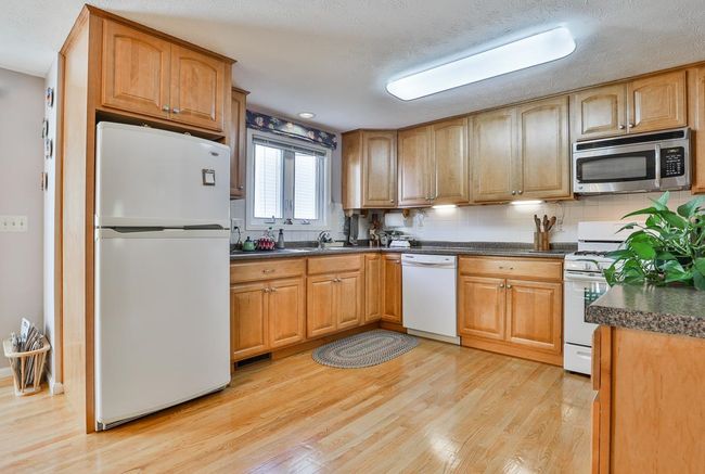 37 Windemere Way, Condo with 2 bedrooms, 2 bathrooms and null parking in Nashua NH | Image 6