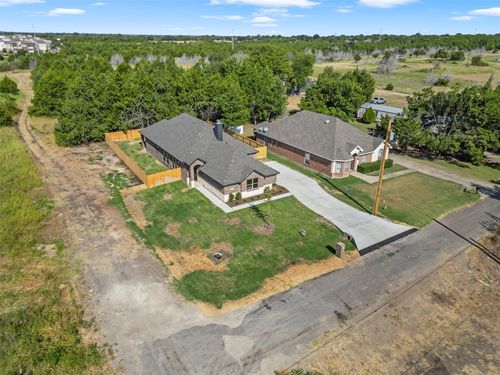 111 Water Crest Ln, Glenn Heights, TX, 75154-2161 | Card Image