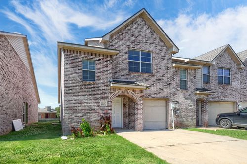 2324 Homewood Ln, Grand Prairie, TX, 75050-7670 | Card Image