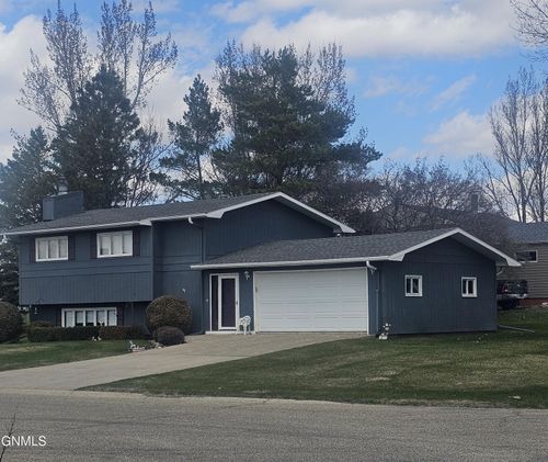 913 13th Avenue Sw, Jamestown, ND, 58401 | Card Image