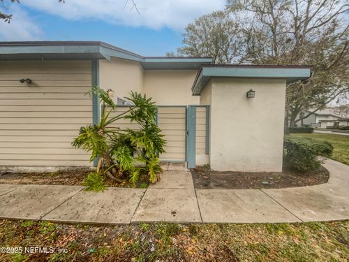 102-102 Courageous Ct N, Jacksonville, FL, 32233-4635 | Card Image