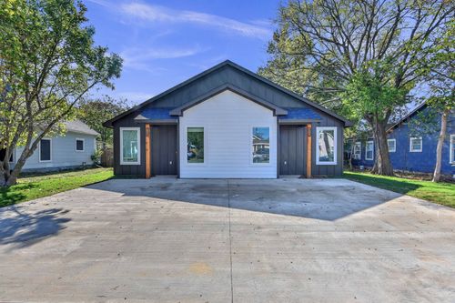718 W Texas St, Denison, TX, 75020-6134 | Card Image