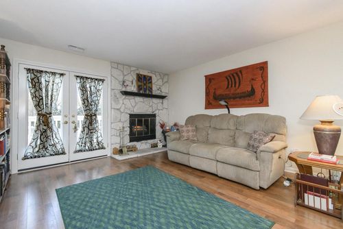 4-323 Riverview Drive, Delafield, WI, 53018 | Card Image