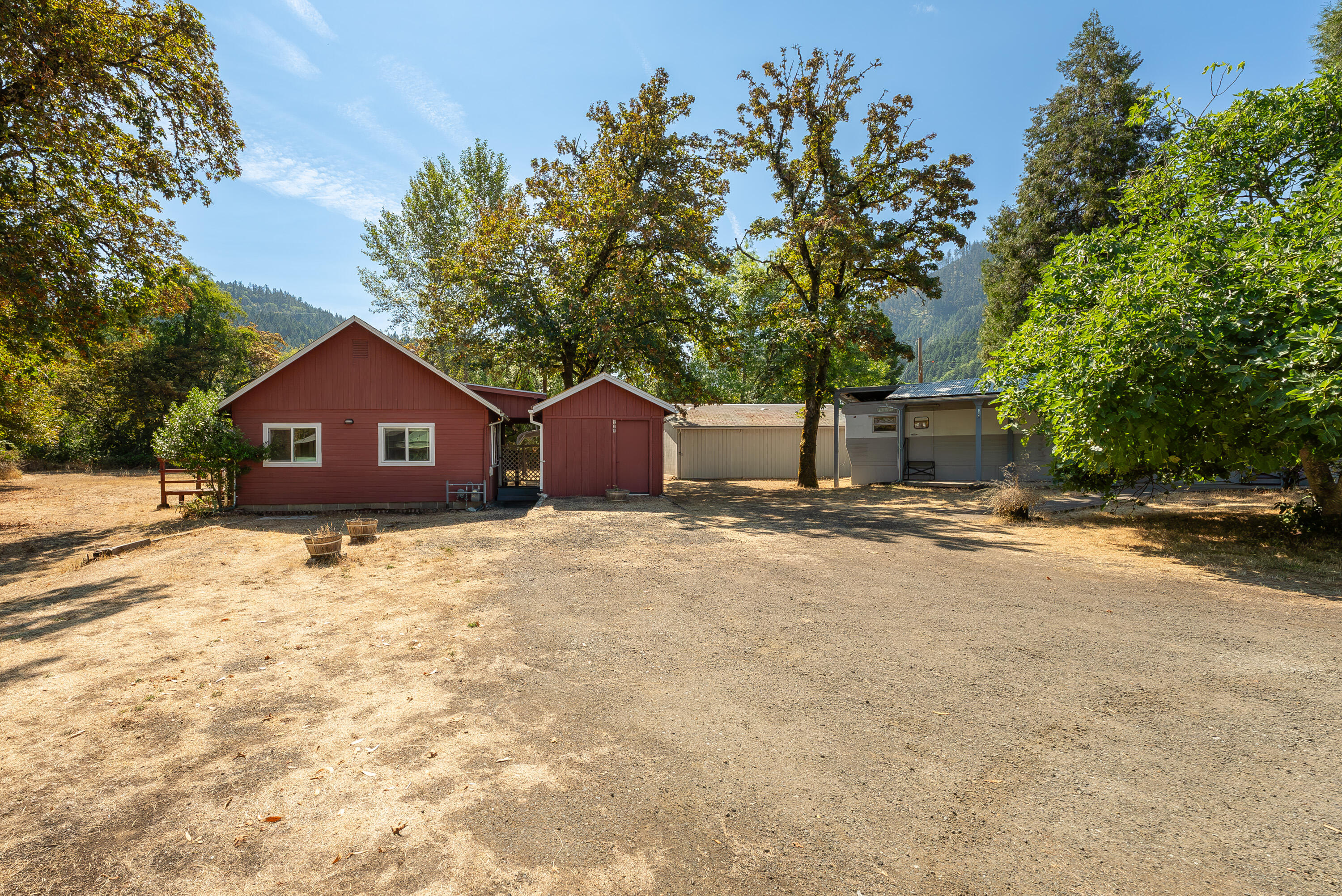 2nd St, Canyonville, OR 97417