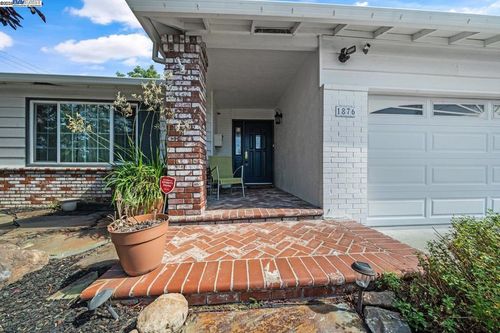 1876 Lynwood Dr, Concord, CA, 94519-1148 | Card Image