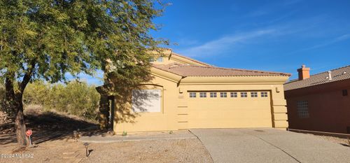 10706 N Hewitt Pl, Oro Valley, AZ, 85737-6636 | Card Image