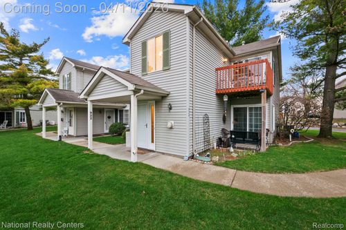 924 Saybrook Dr, Waterford, MI, 48327-2587 | Card Image