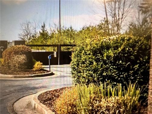 6039 Bluewater Blvd, Gainesville, GA, 30506-2556 | Card Image