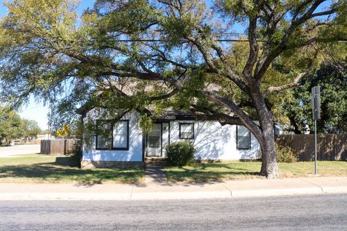206 N 4th St, Lometa, TX, 76853-2001 | Card Image