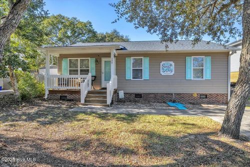 135 Ne 36th St, Oak Island, NC, 28465-5620 | Card Image