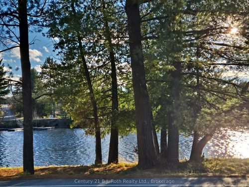 375 Santas Village Rd, Bracebridge, ON, P1L1W8 | Card Image