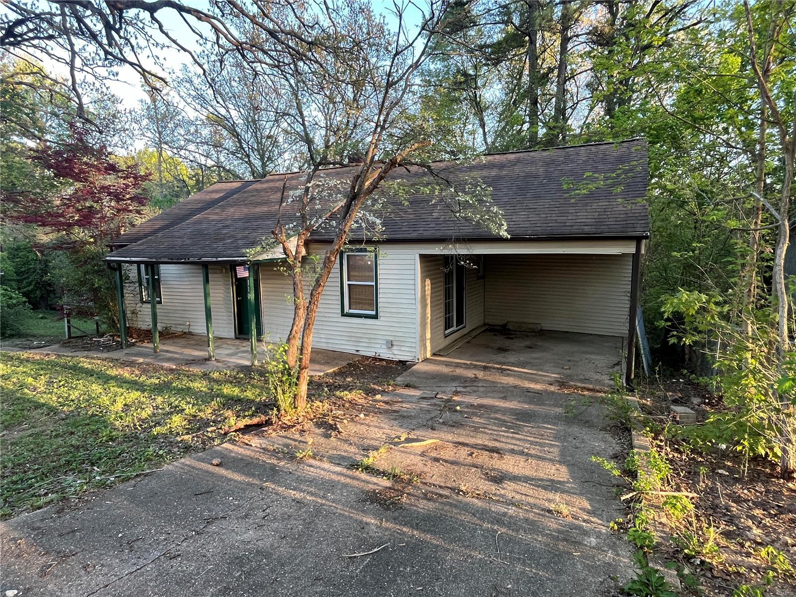 Gridley St, Steelville, MO 65565