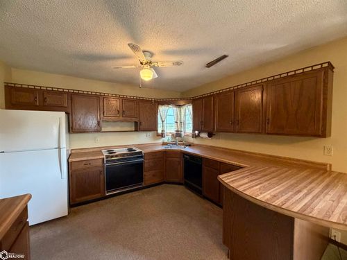 1913 Vine Ave, Marshalltown, IA, 50158-9000 | Card Image