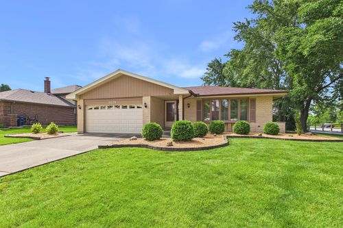 3529 Burgess Pl, Darien, IL, 60561-1628 | Card Image