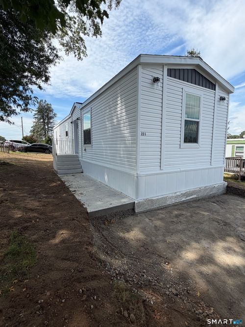22 E St, Groton, CT, 06340-5366 | Card Image