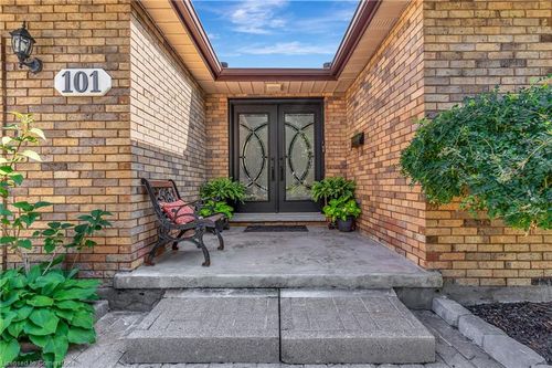 101 Devonglen Dr, Kitchener, ON, N2E1Z7 | Card Image