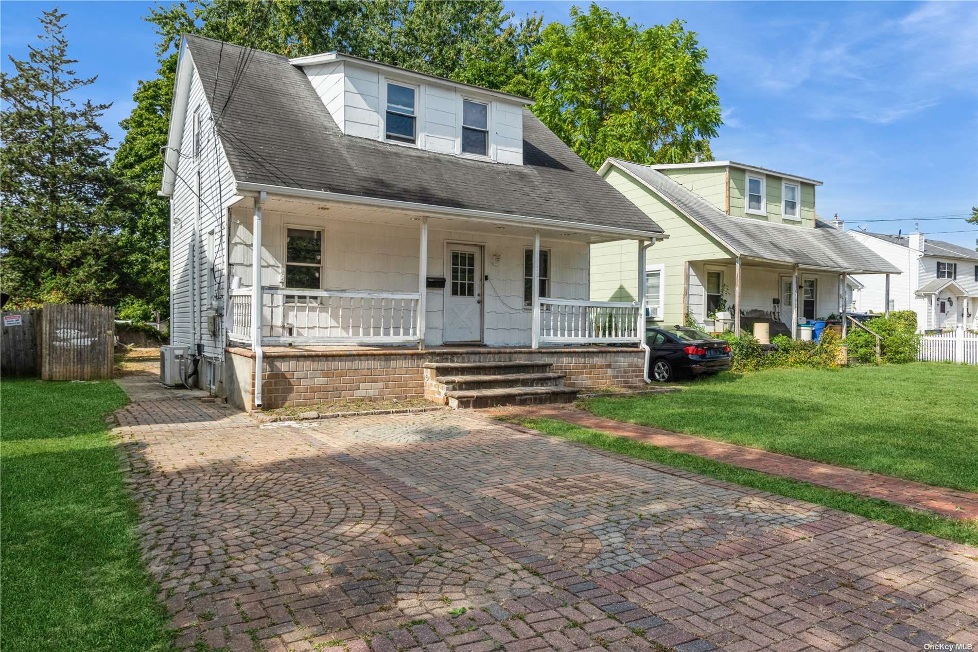 3rd Ave, Bay Shore, NY 11706