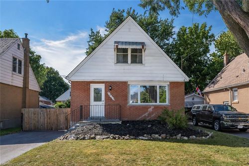 274 E 38th St, Hamilton, ON, L8V4G3 | Card Image