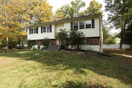 21 Panessa Dr, Poughkeepsie, NY, 12603-5624 | Card Image