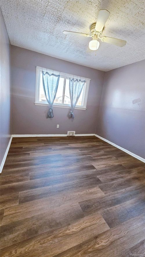 1495 Jeffrey Ln, Inkster, MI, 48141-1505 | Card Image